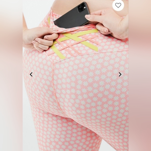 Fabletics Workout Set - Picture 8 of 12